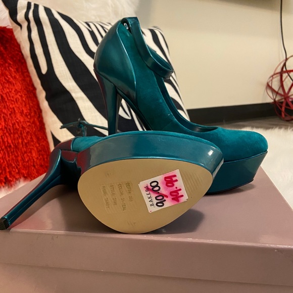 Shoes - Picture 4 of 4